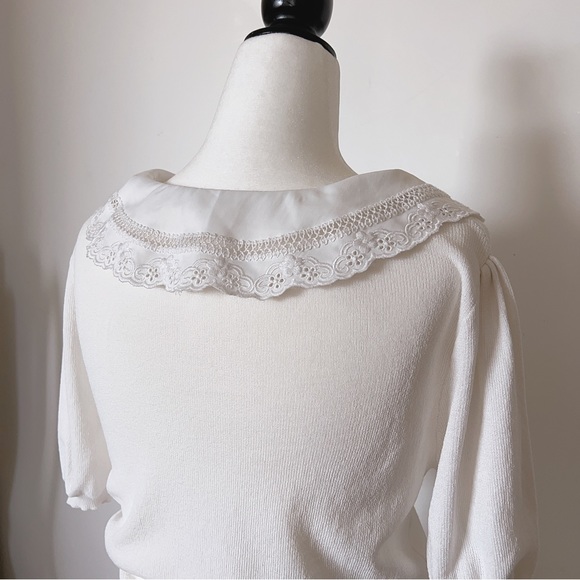 Beautiful Cute V-shaped lace neckline knitted top. Thin fabric, good for summer. - Picture 8 of 11
